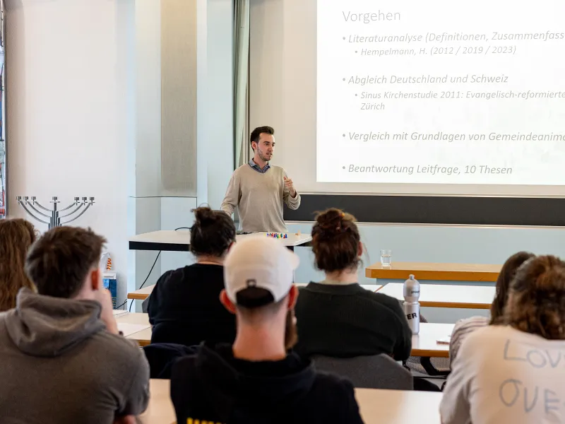 Dominik Kurzen bei der Präsentation seiner Diplomarbeit 